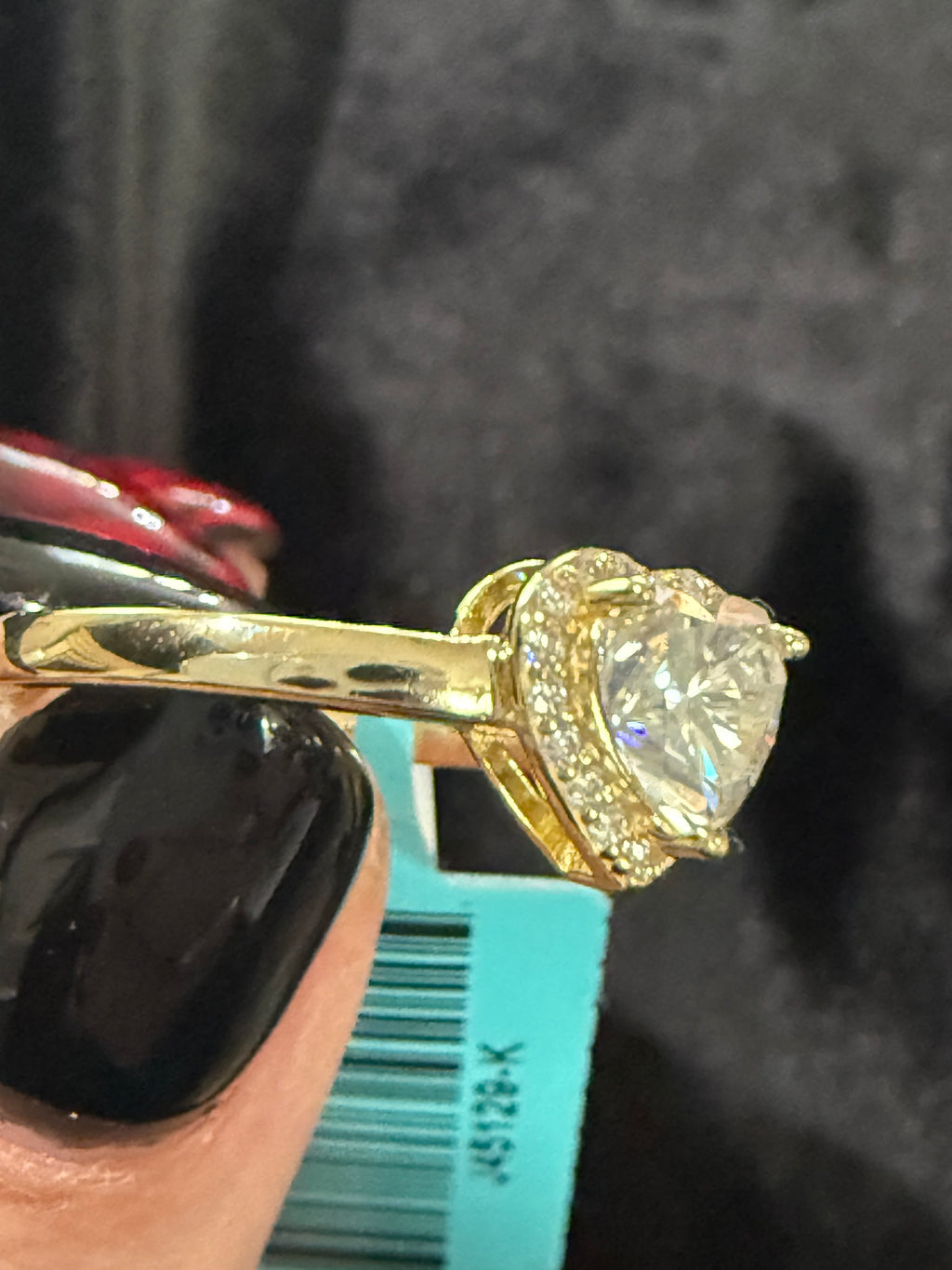 💖 Heart Moissanite Halo Ring – 0.91 CTW Sparkle!
Gold vermeil over 925 silver ✨