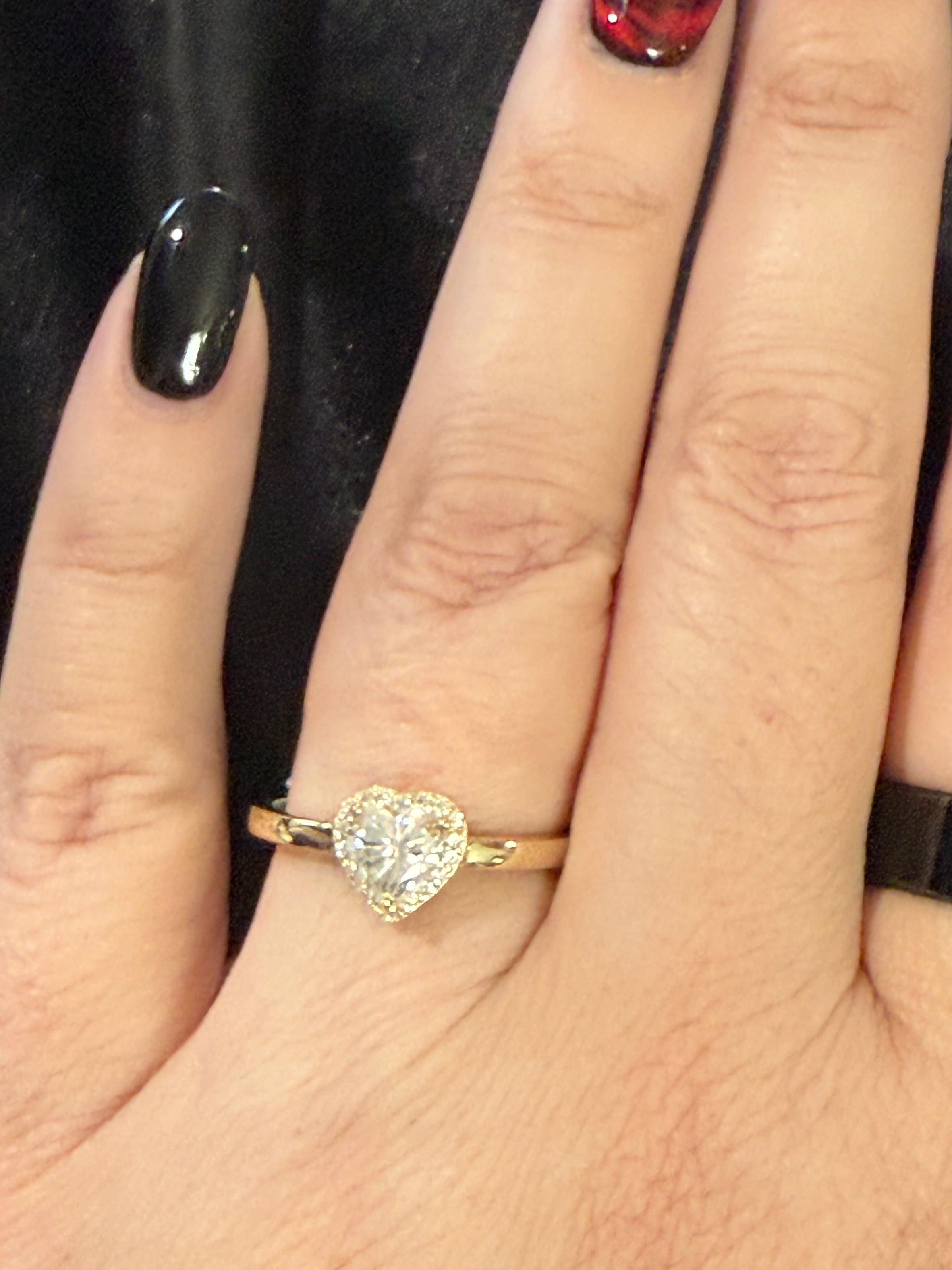💖 Heart Moissanite Halo Ring – 0.91 CTW Sparkle!
Gold vermeil over 925 silver ✨